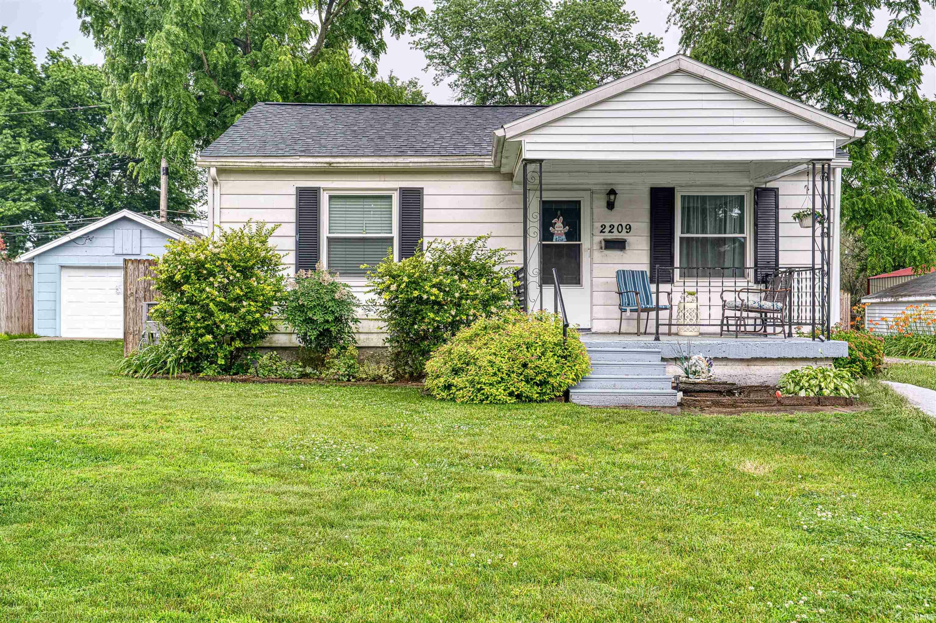 Property Photo:  2209 E Franklin Street  IN 47711 