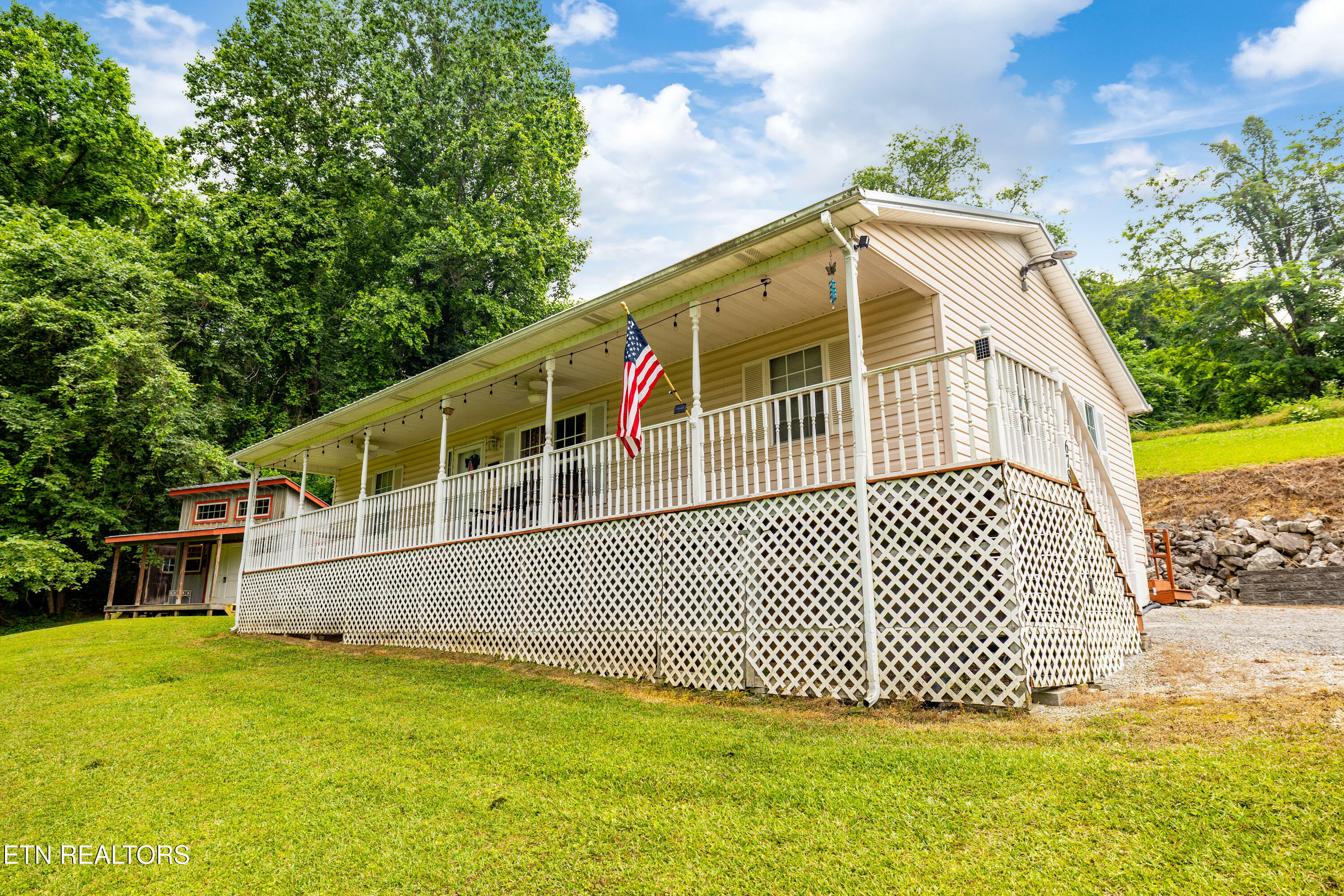 Property Photo: 678 Ridge Rd TN 37714