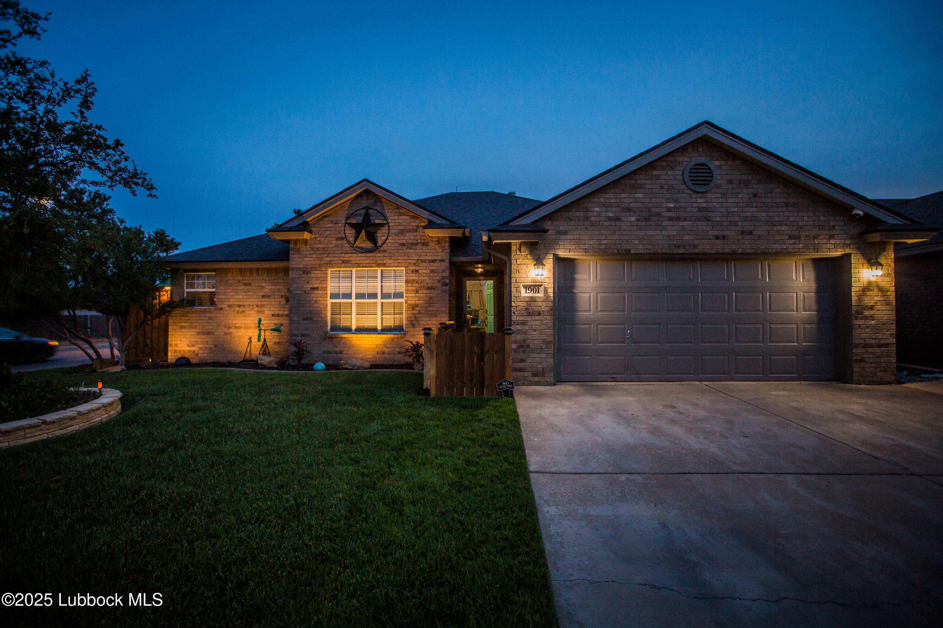 Property Photo: 1901 76th Street TX 79423