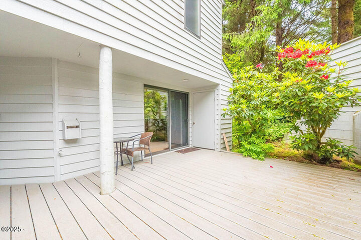 Property Photo: 600 Island Dr 1 OR 97388