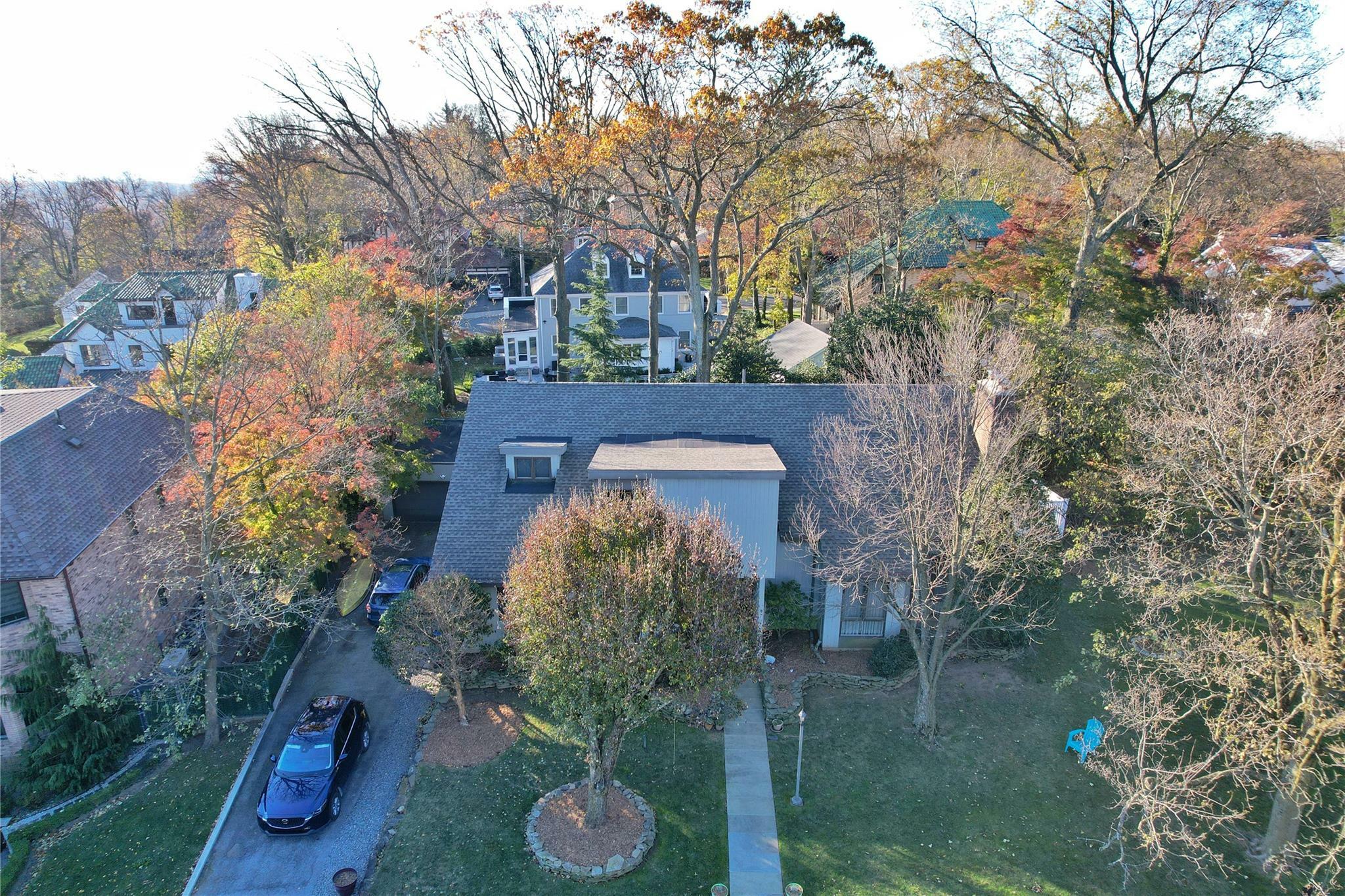 Property Photo:  26 Ada Place  NY 10301 