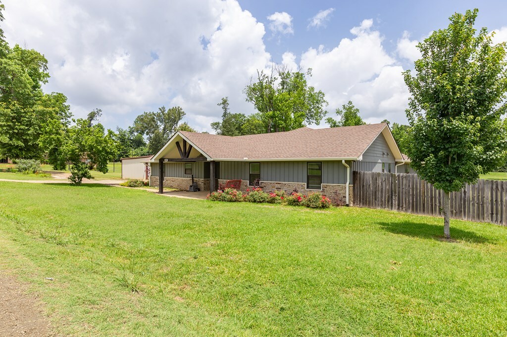 Property Photo: 107 E Juniper TX 75972