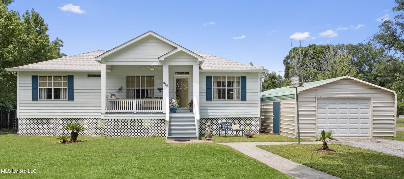 Property Photo:  866 Washington Street  MS 39520 