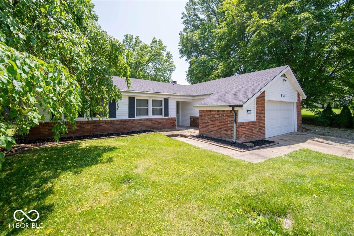 Property Photo: 640 Shady Creek Court IN 46142