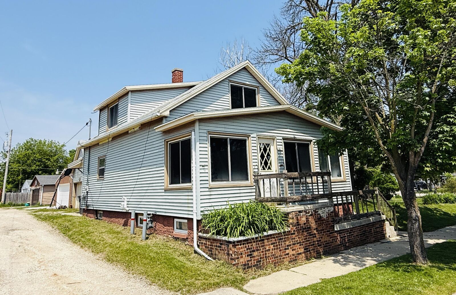 Property Photo: 1332 Grand Ave WI 53083