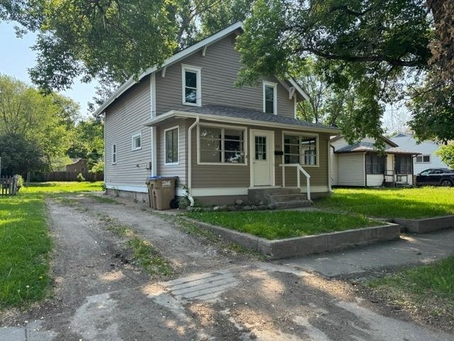 616 10th St NE  Minot ND 58703 photo