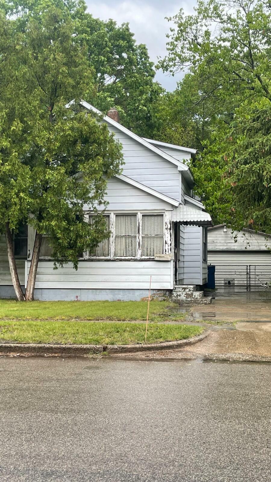 Property Photo: 2216 Reynolds Street MI 49444