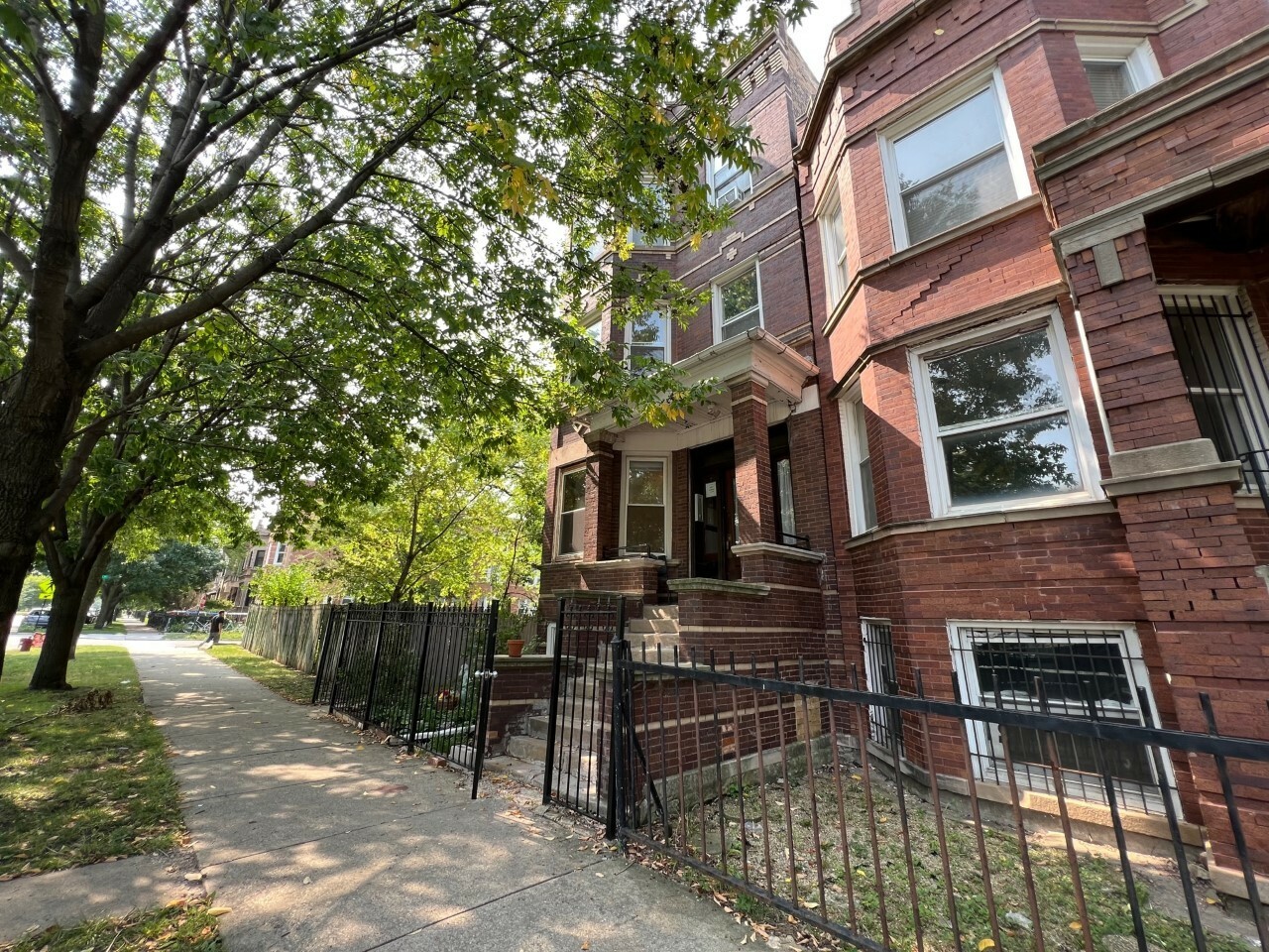 Property Photo: 1438 N Kedzie Avenue 1 IL 60651