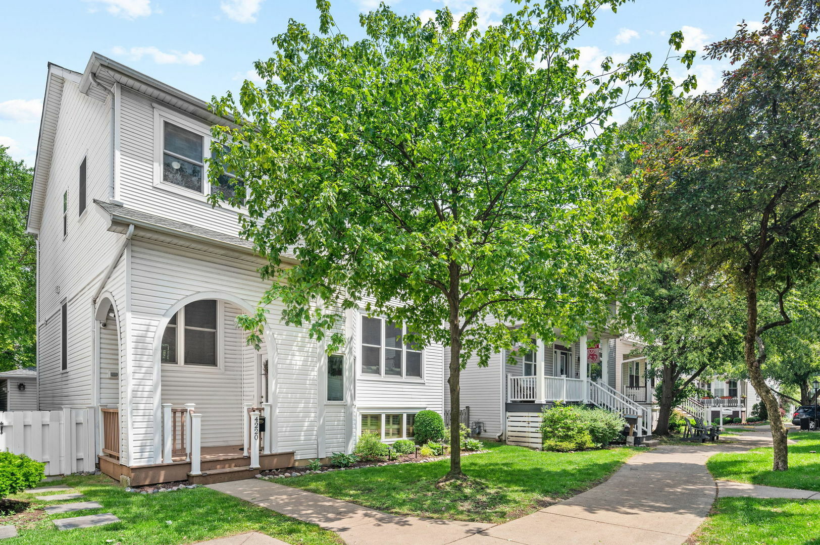 Property Photo: 4220 N Kolmar Avenue IL 60641