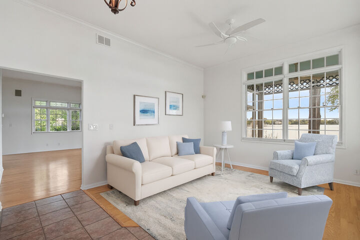 Property Photo:  101 Burton Street  IL 60030 