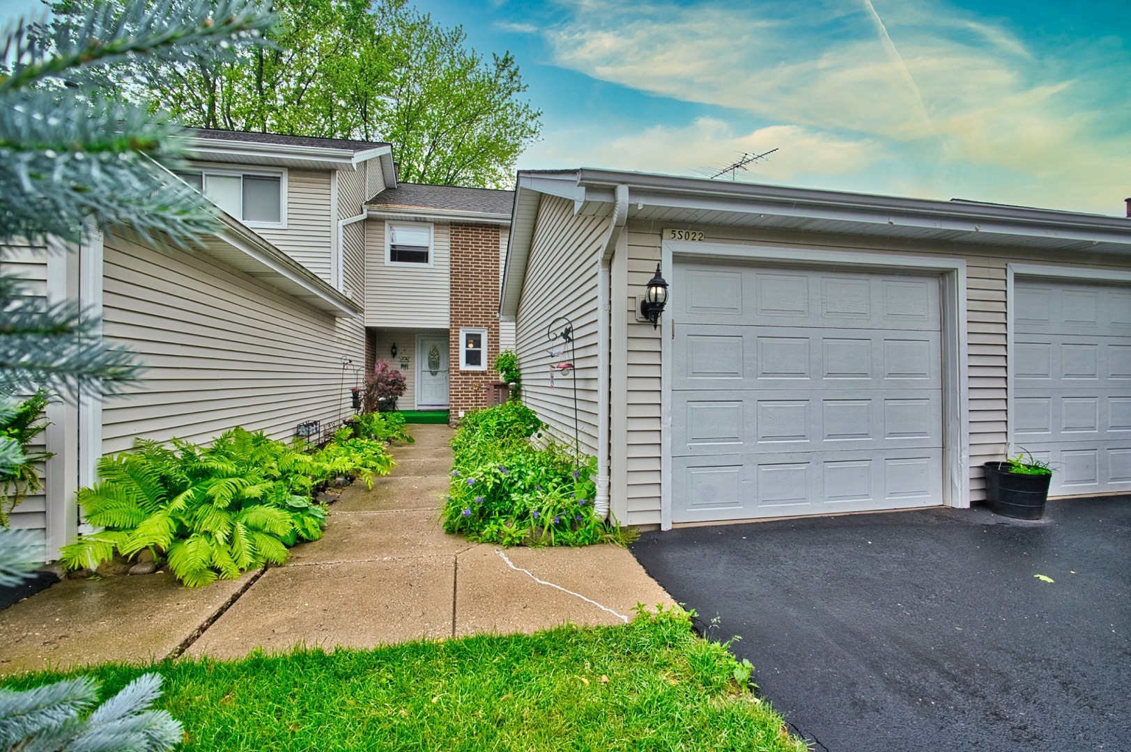 Property Photo: 5 Spyglass Court IL 60563