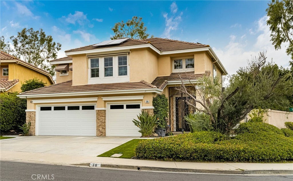 Property Photo: 38 Tessera Avenue CA 92610