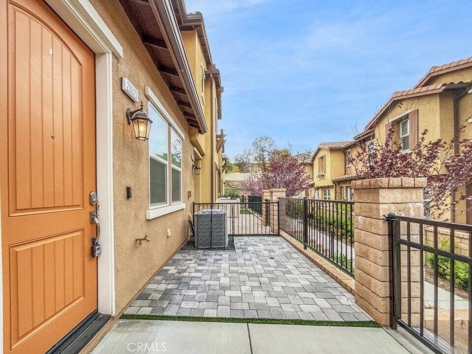 Property Photo: 28623 Jardineras Drive CA 91354