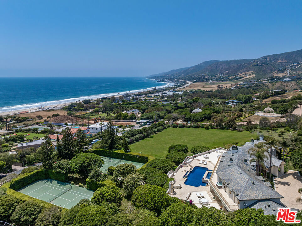 6051 Philip Avenue  Malibu CA 90265 photo