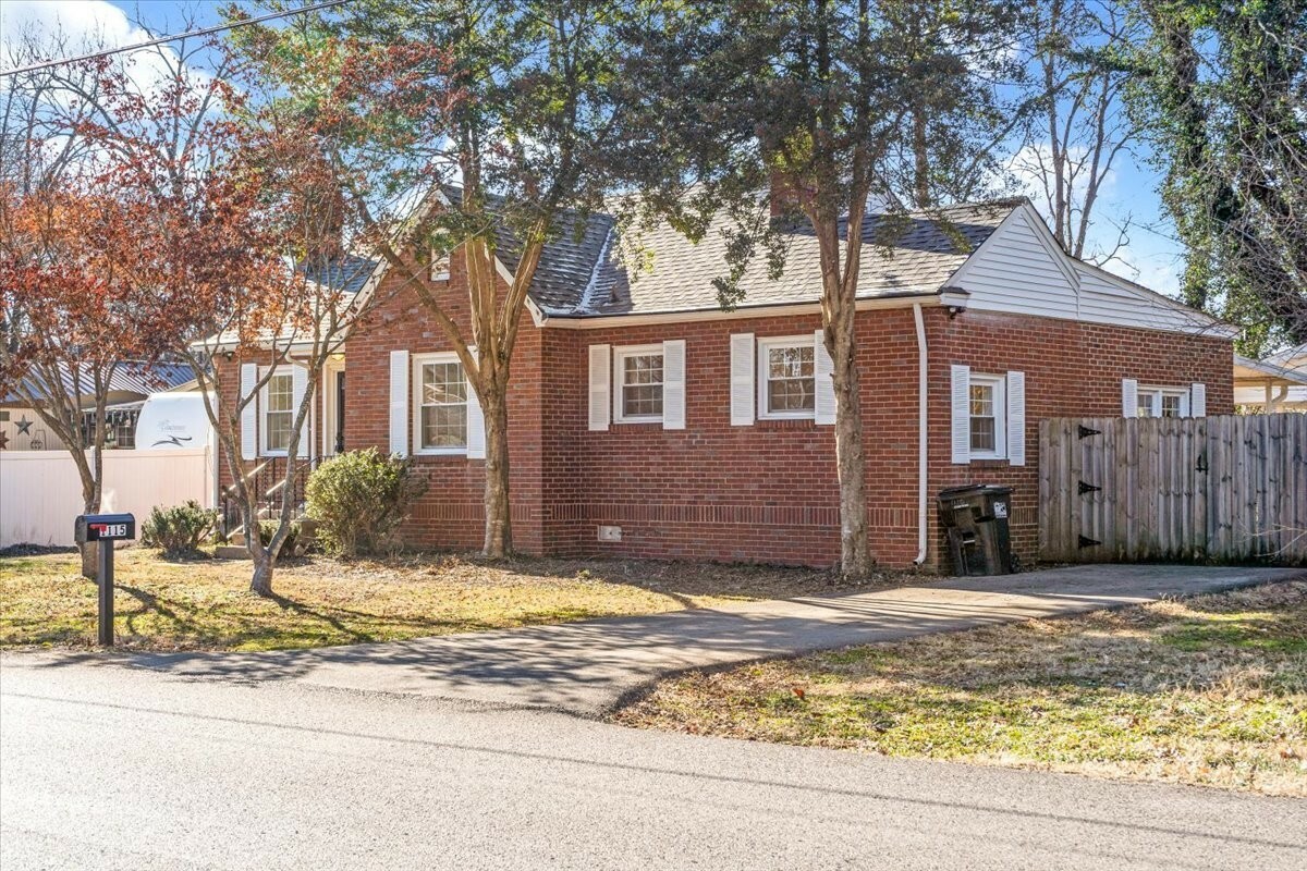 Property Photo: 1115 Grantland Ave TN 37129
