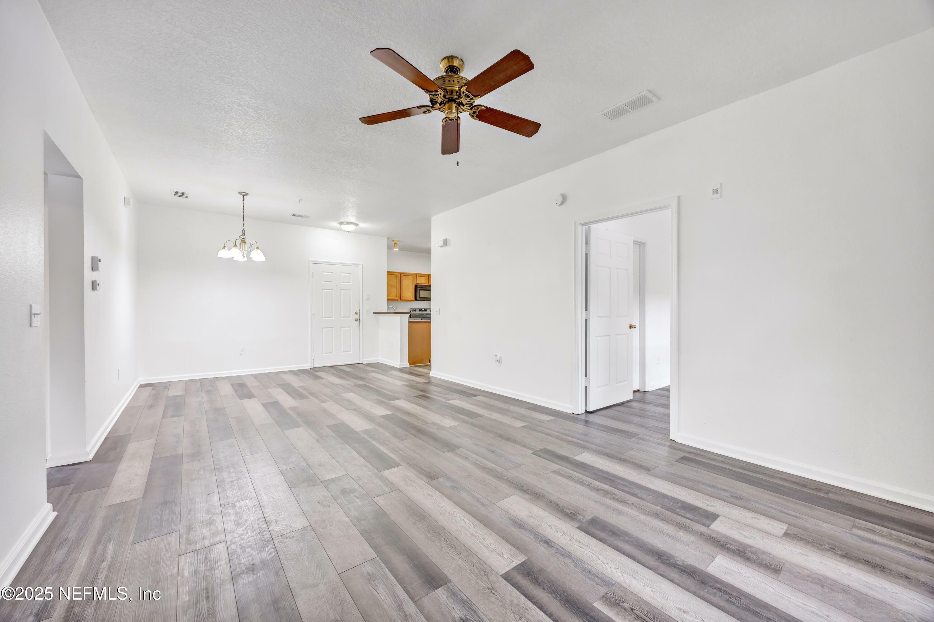 Property Photo: 3641 Kirkpatrick Circle 14-2 FL 32210