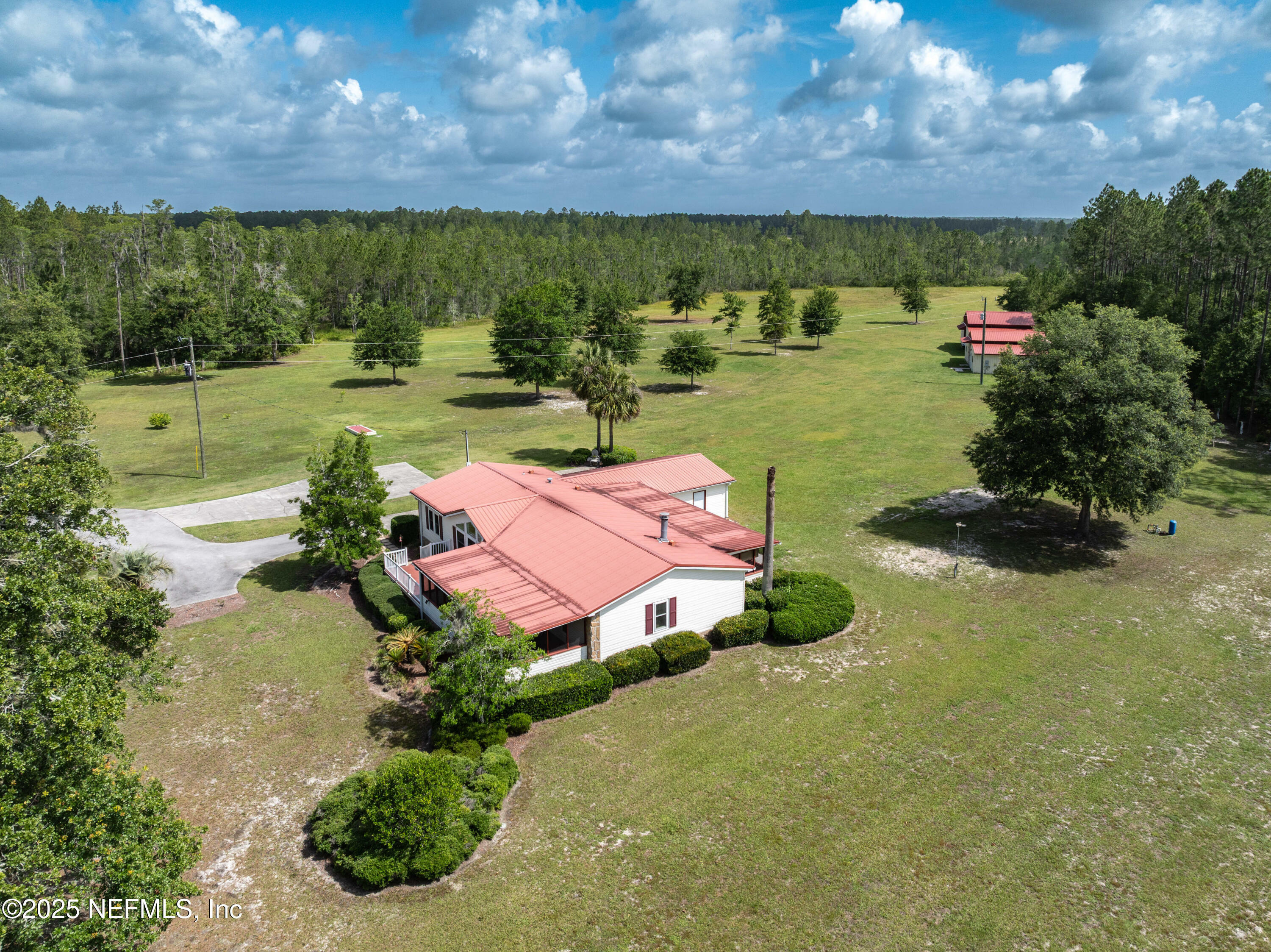 Property Photo: 14888 NE 148th Path FL 32083