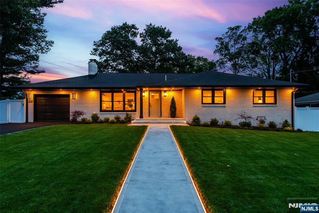 Property Photo:  12 Hillcrest Drive  NJ 07424 