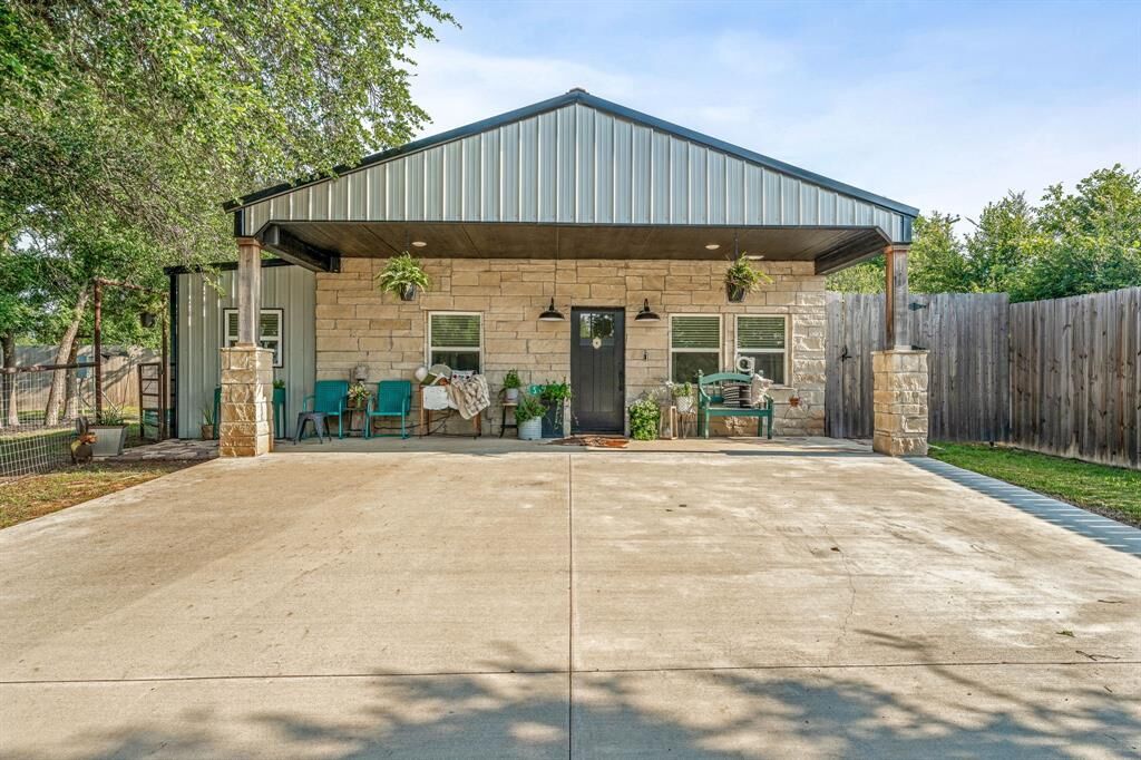 Property Photo: 234 Atwood Road TX 76049