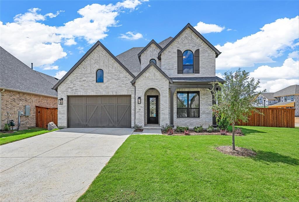 Property Photo:  2102 Hereford Drive  TX 76063