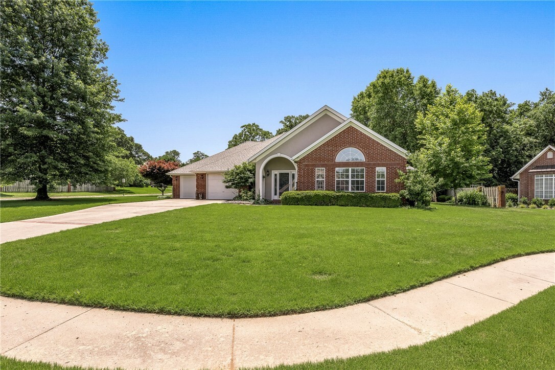 4555 W Sandingham Street  Fayetteville AR 72704 photo