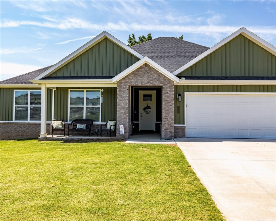 Property Photo: 951 E Buchanan Street AR 72753