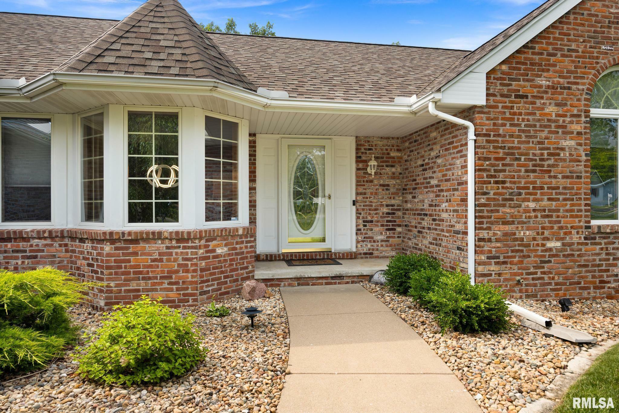 Property Photo: 905 Highland Court IL 61548