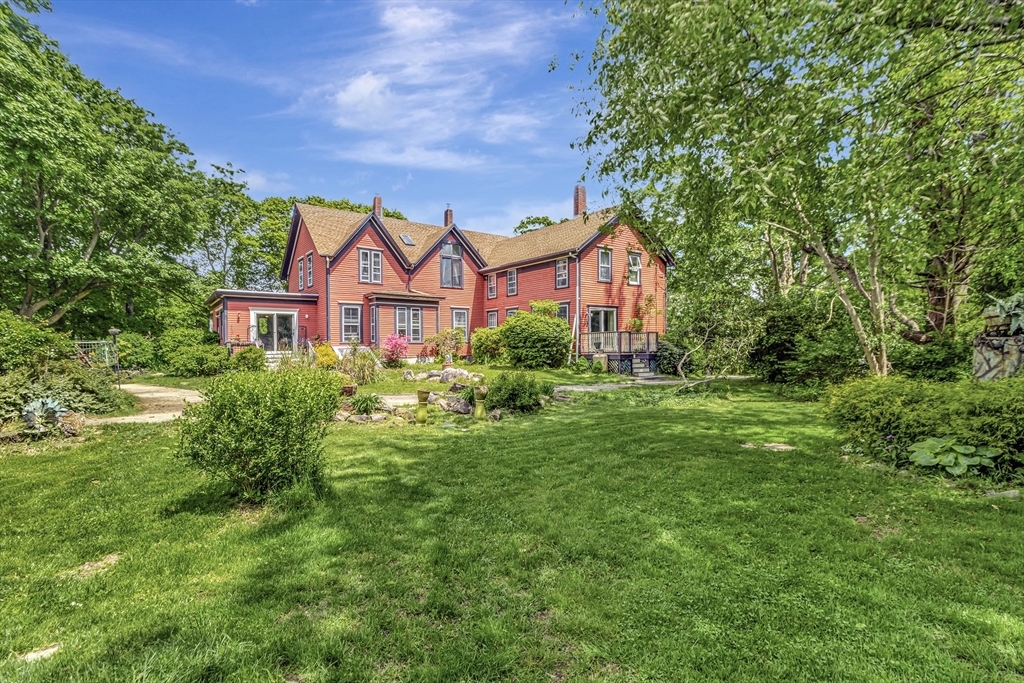 Property Photo:  219 Nanaquaket Rd  RI 02878 