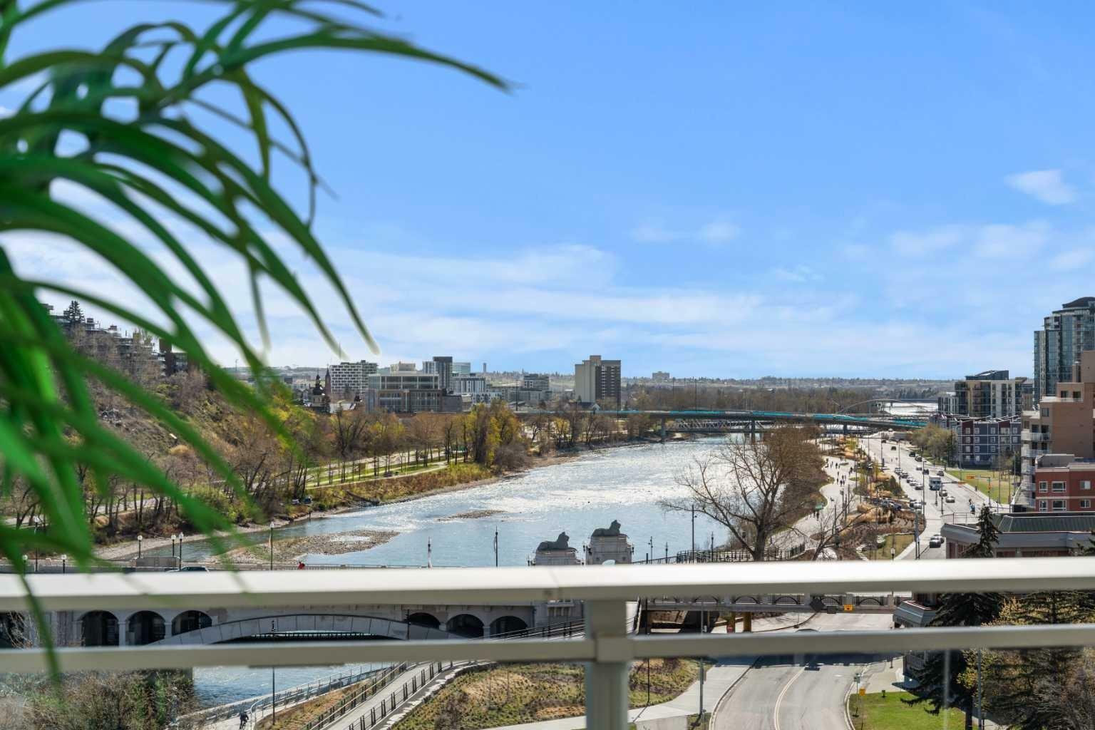 Property Photo:  118 Waterfront Court SW 902  AB T2P 0W3 