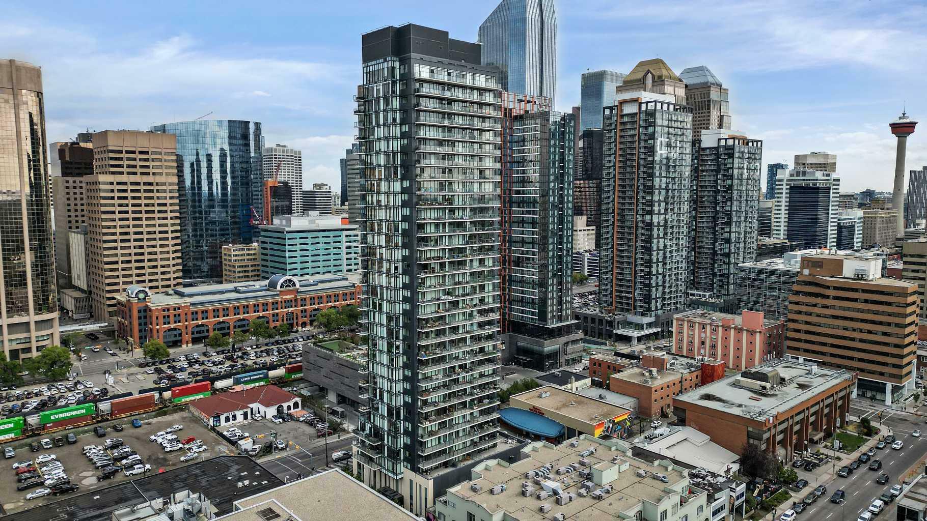 Property Photo: 1010 6 Street SW 1105 AB T2R 1B4