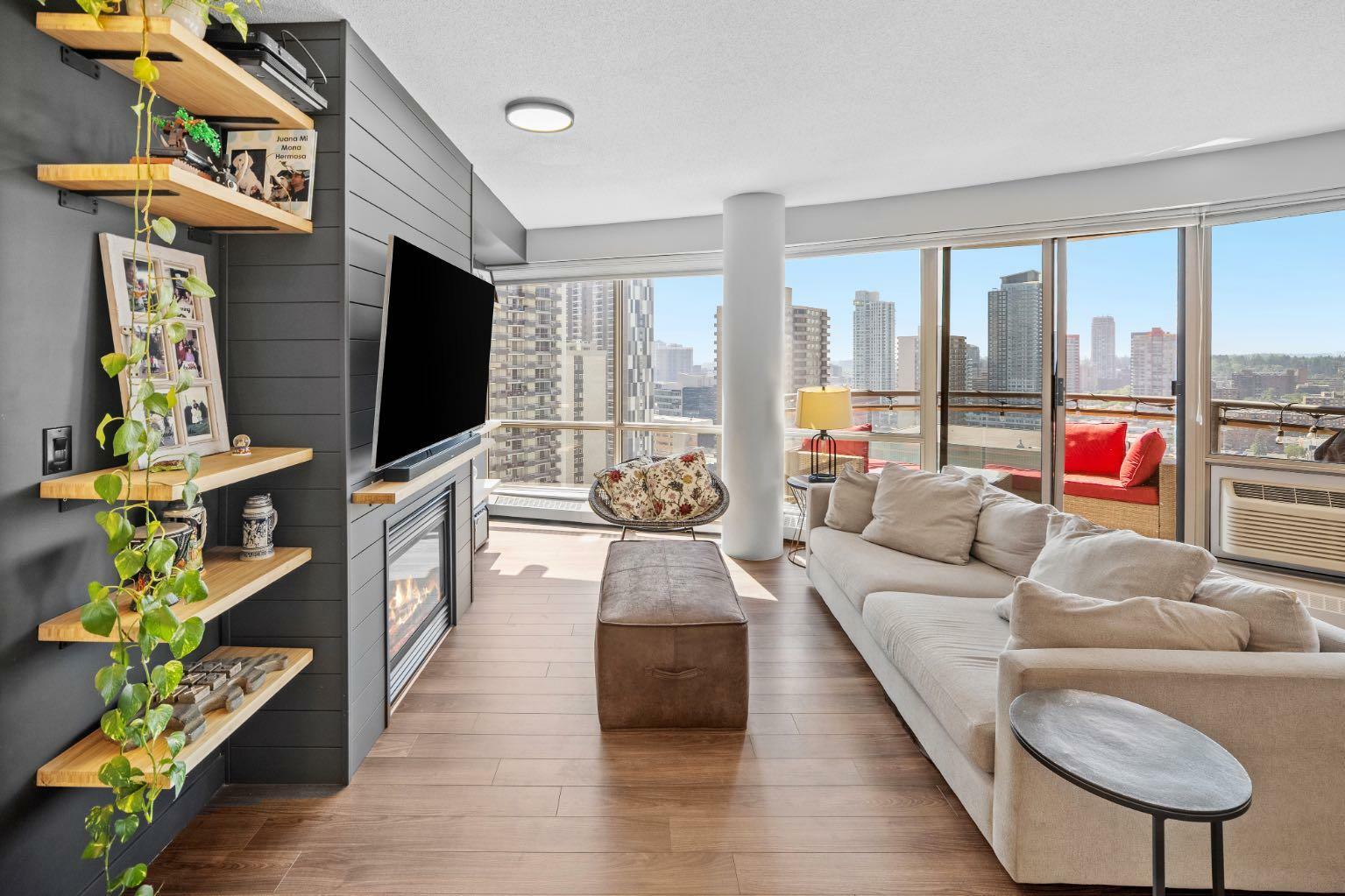 Property Photo: 1078 6 Avenue SW 2102 AB T2P 5N6