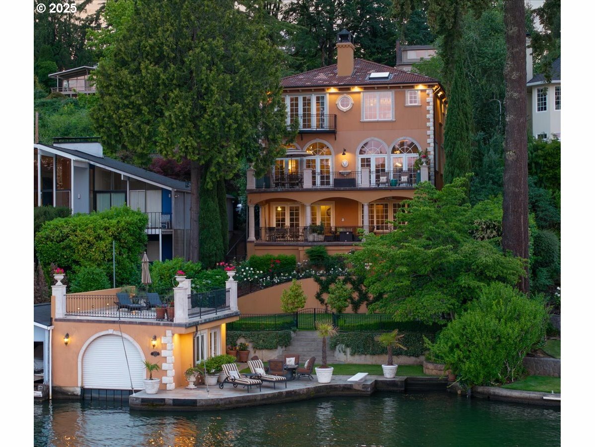 3600 Lakeview Blvd  Lake Oswego OR 97035 photo