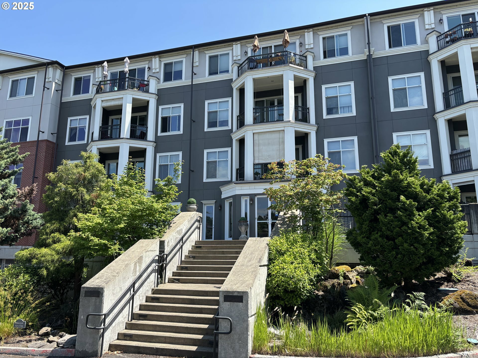Property Photo: 196 SE Spokane St 106 OR 97202