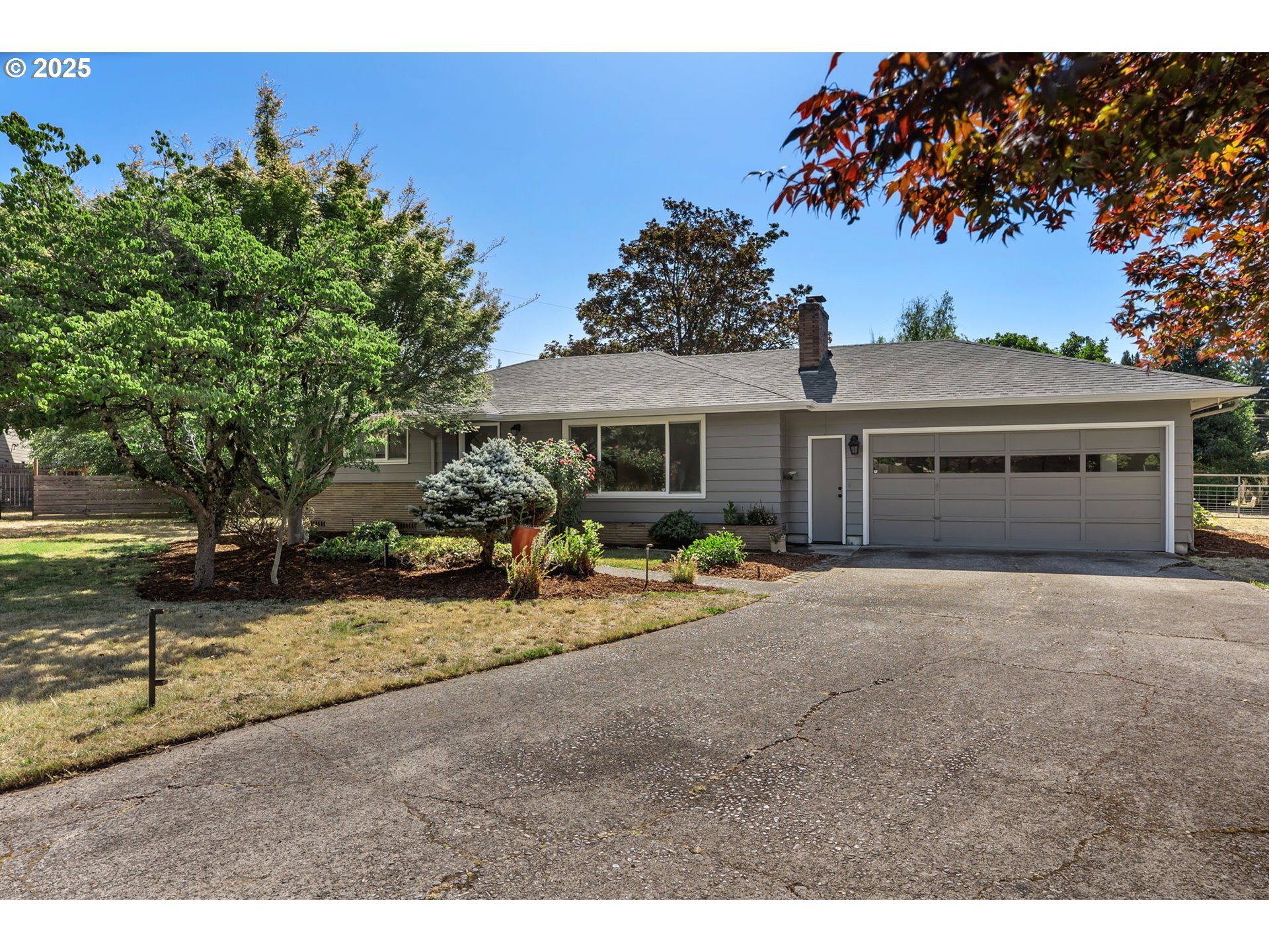 Property Photo: 45 Strome Ct OR 97404