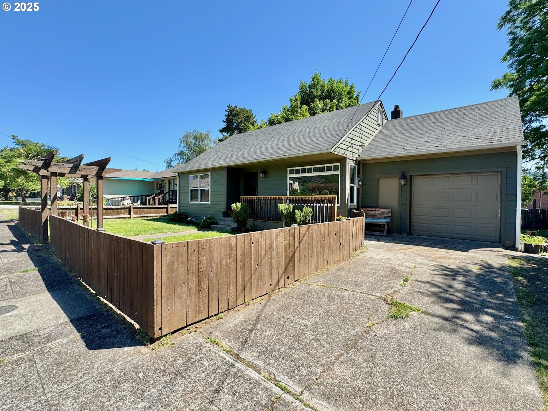 Property Photo: 1616 NE Franklin St WA 98607