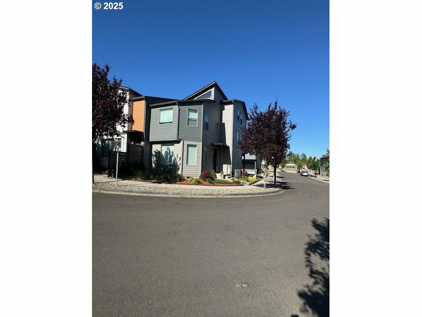 Property Photo:  