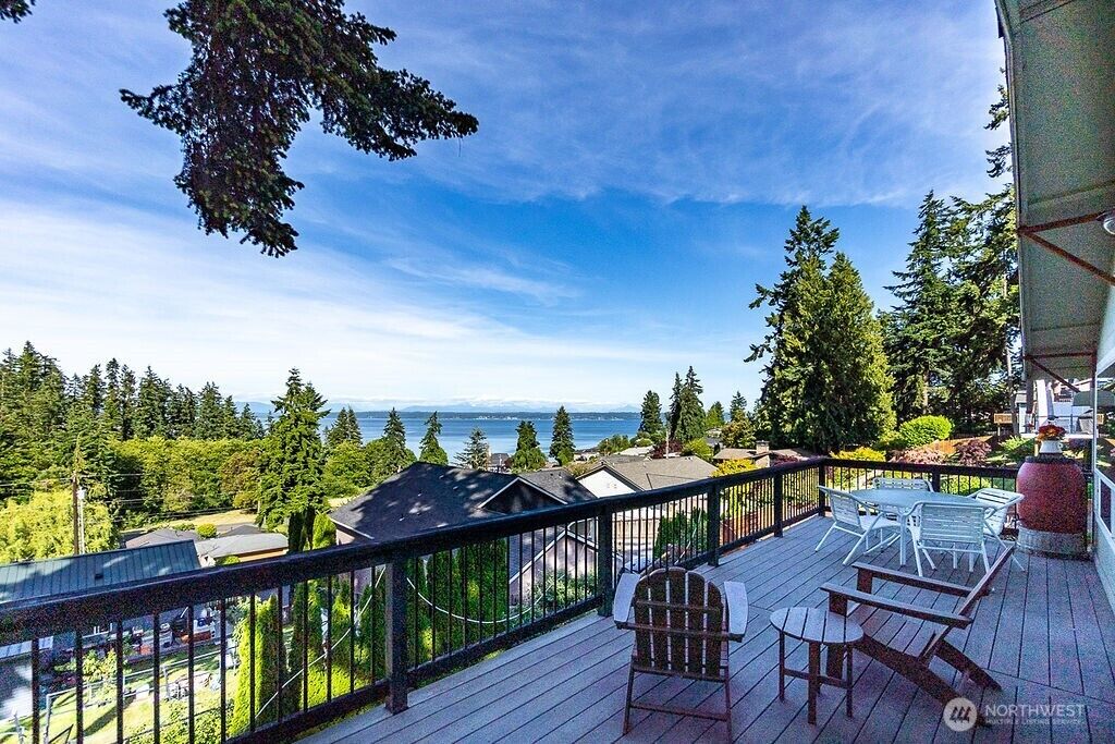 Property Photo: 1241 SE Camano Drive WA 98282