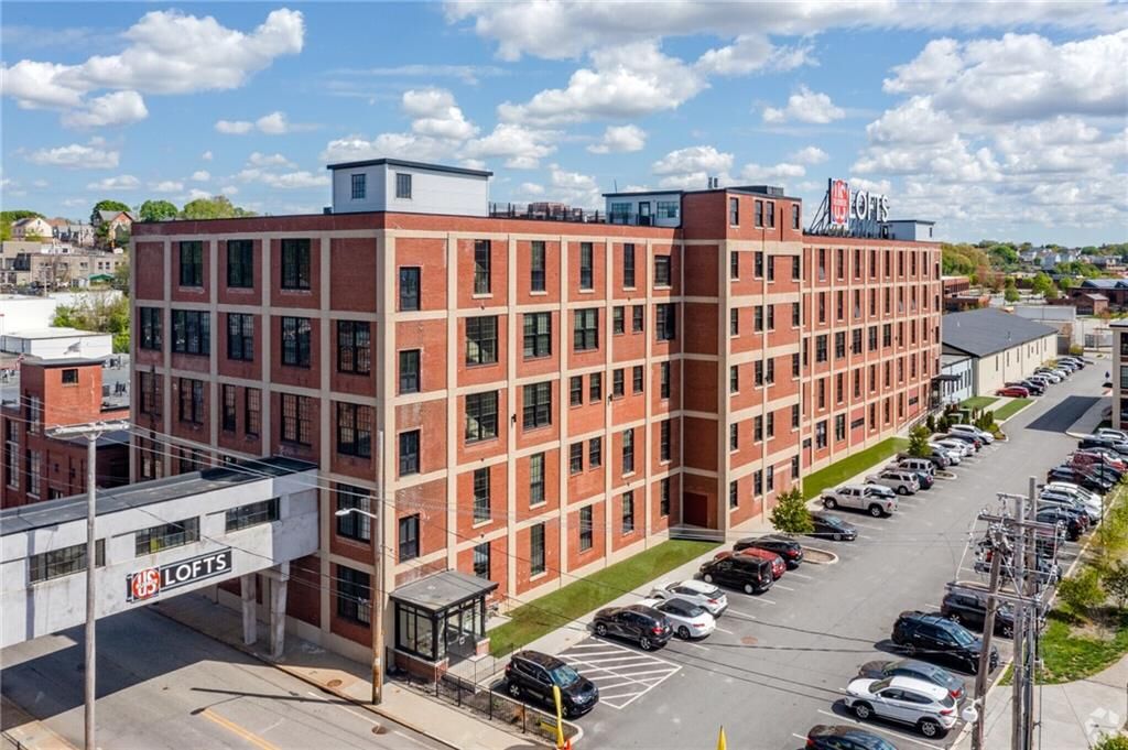 Property Photo:  411 Valley Street 411-18  RI 02908 