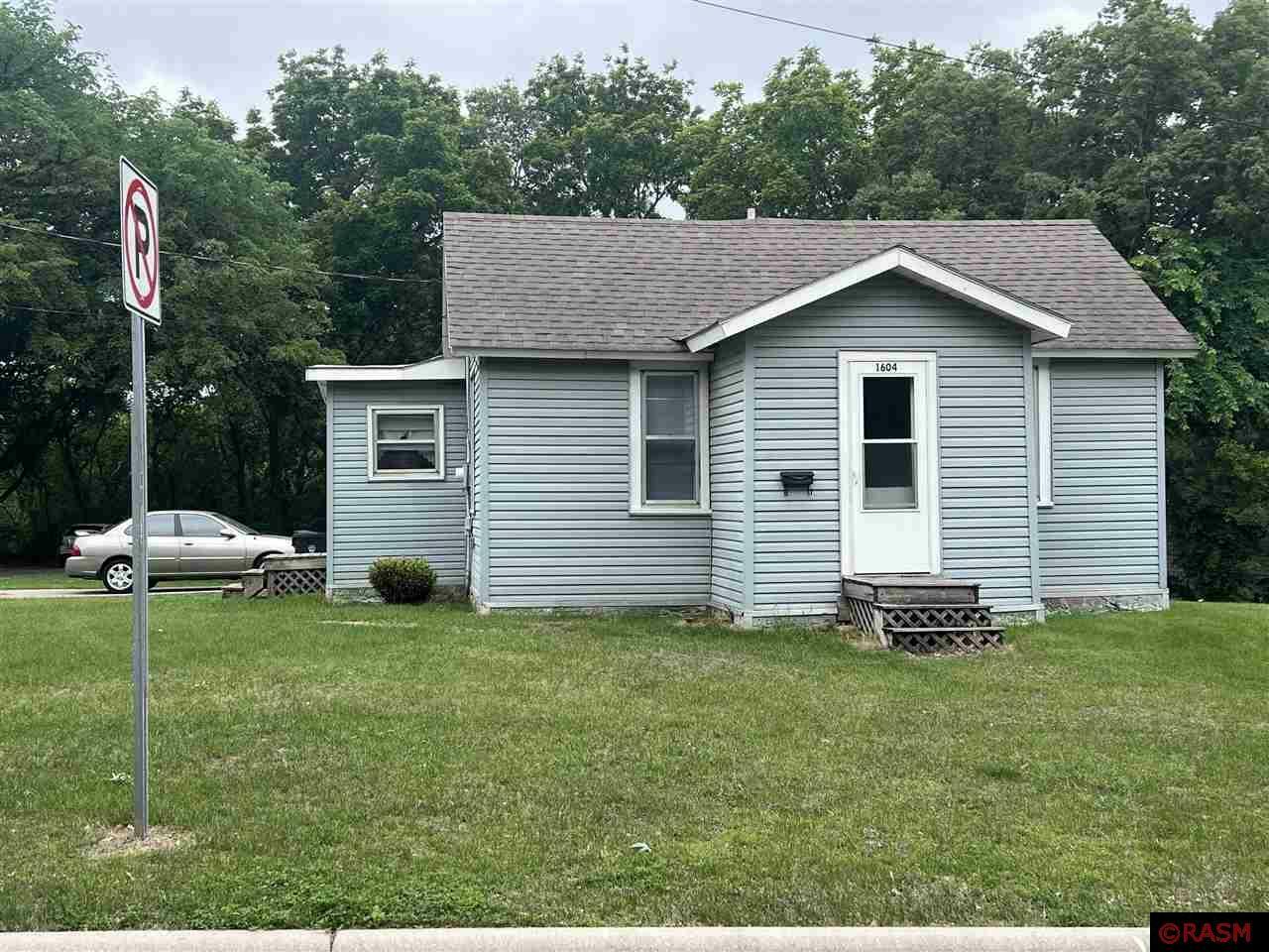 Property Photo: 1604 N 5th Ave MN 56001