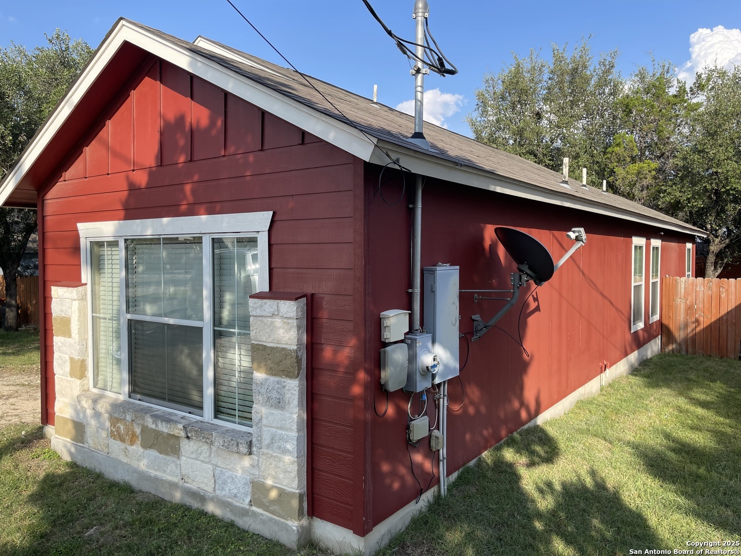 Property Photo: 414 Stagecoach TX 78133