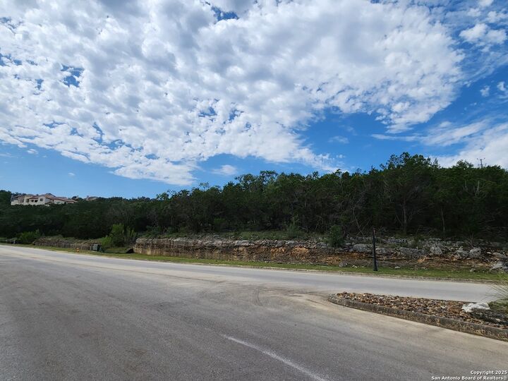 Property Photo: 502 Winding Ravine TX 78258