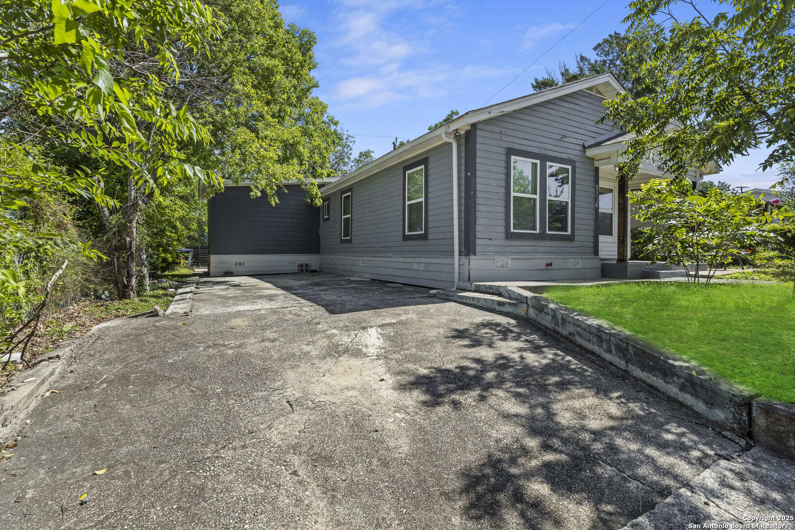 Property Photo: 1611 Carson TX 78208
