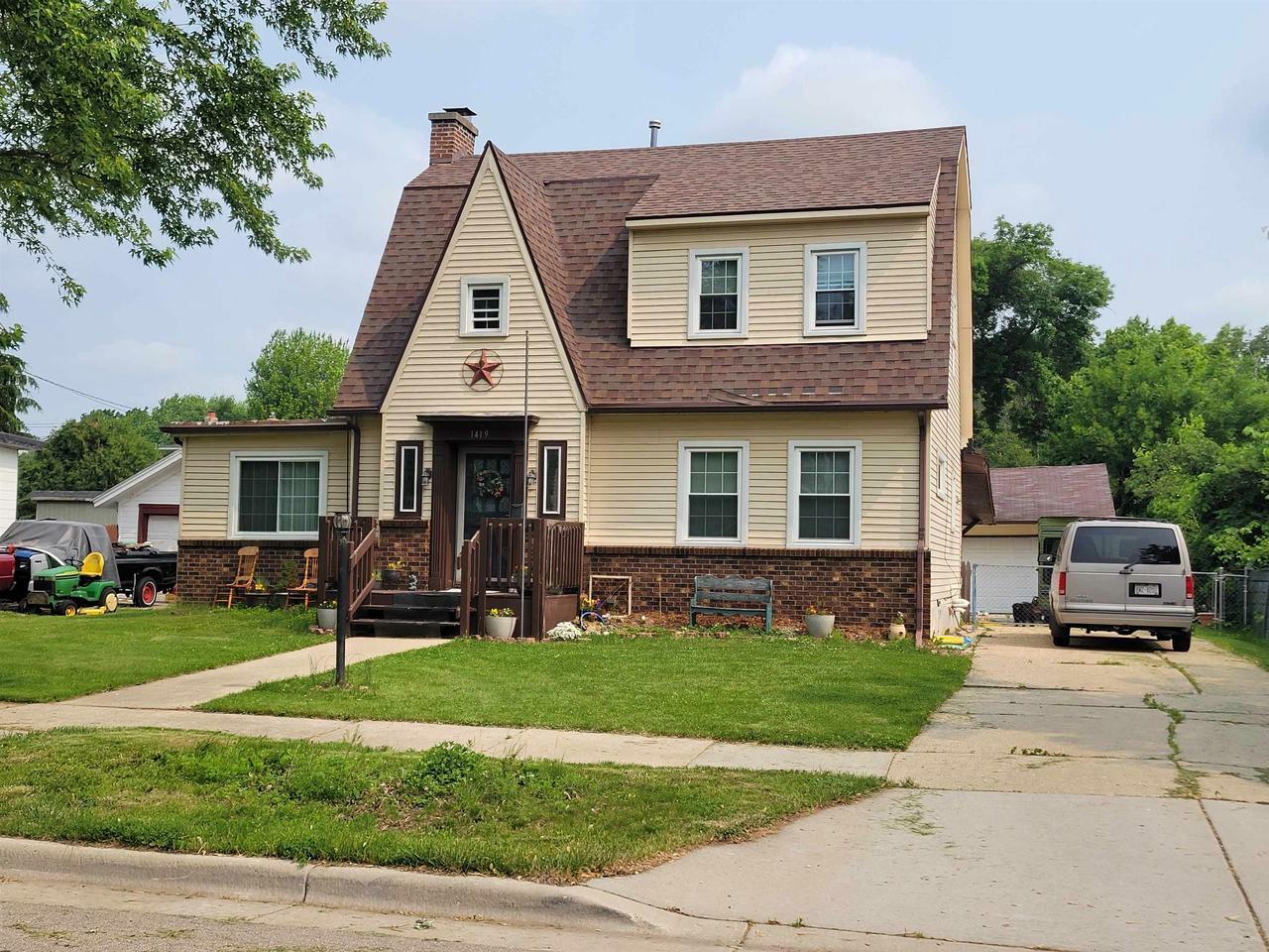 Property Photo: 1419 St Lawrence Avenue WI 53548