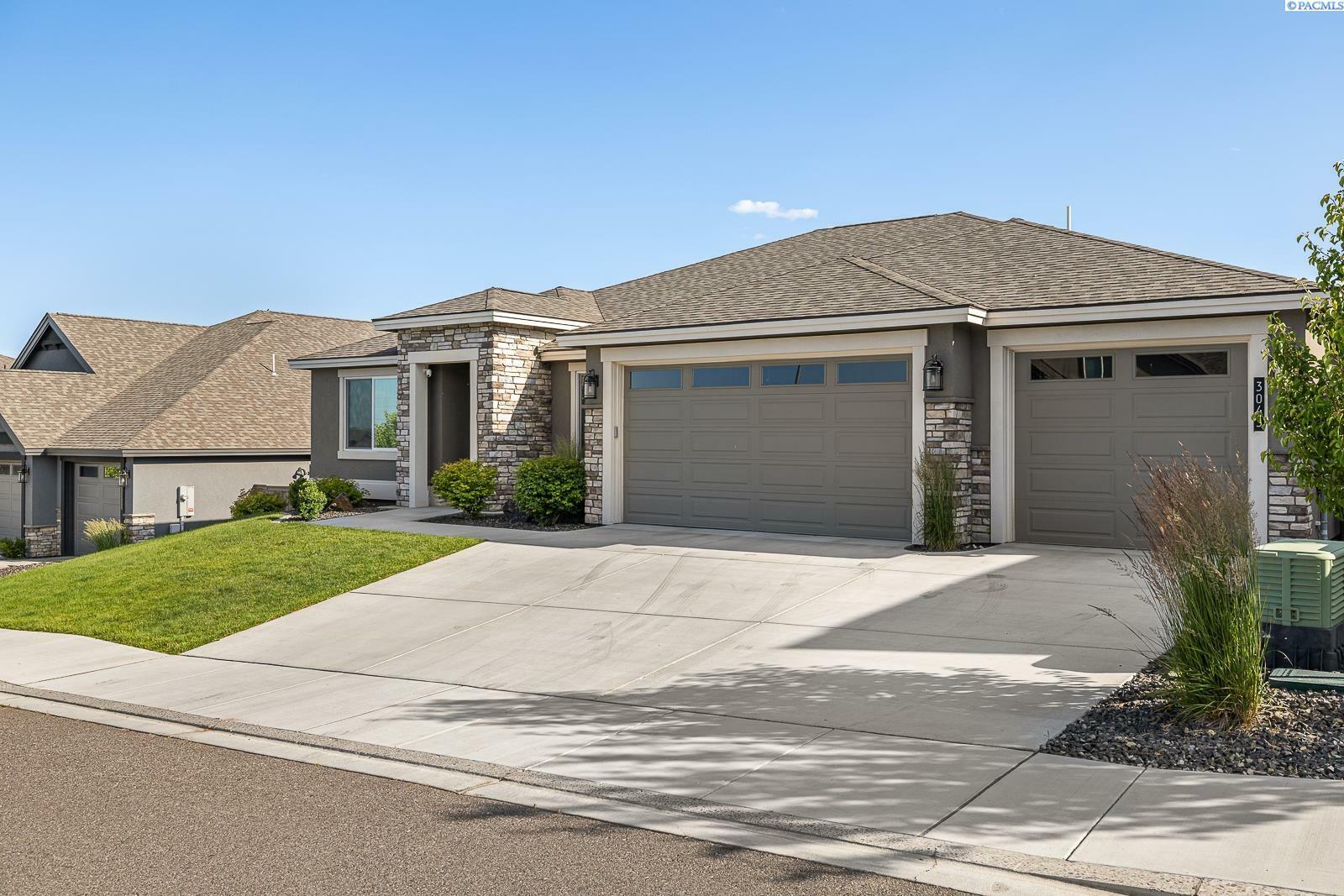 Property Photo: 3043 Bobwhite Way WA 99354