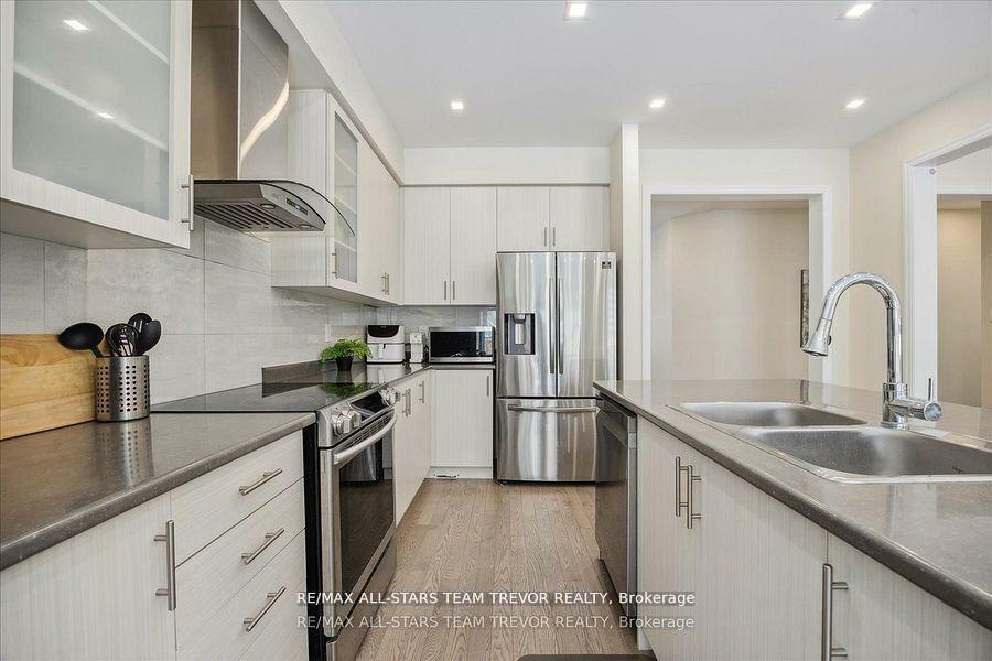 Property Photo: 83 Kingknoll Crescent ON L4P 0H8