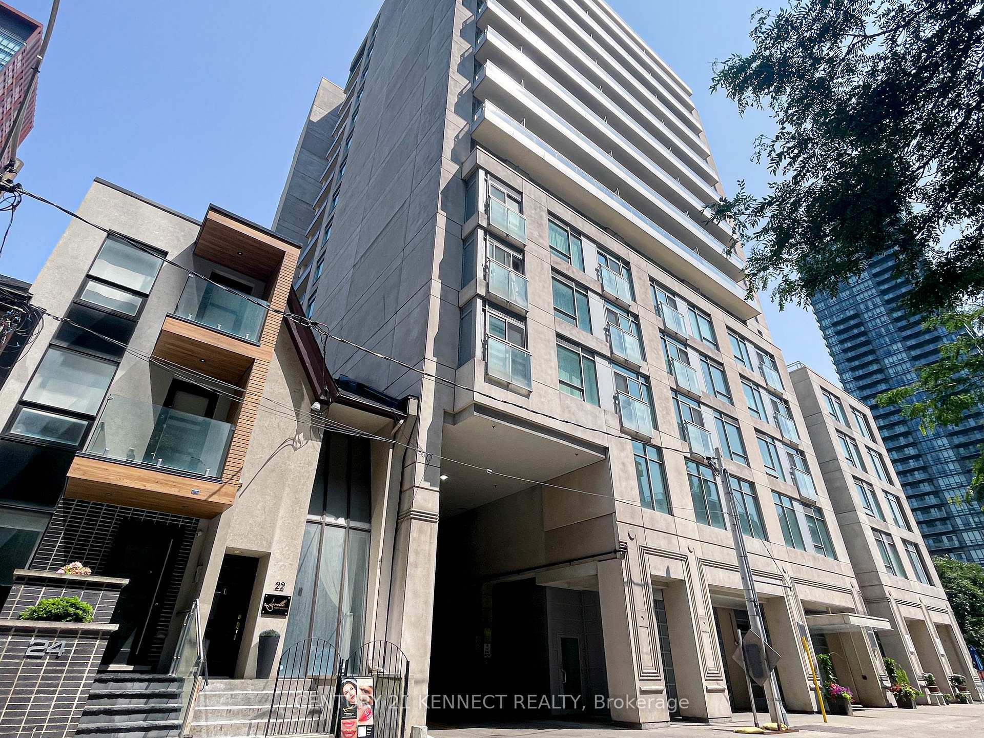 Photo de la propriété: 8 Scollard Street 1305 ON M5R 1M2