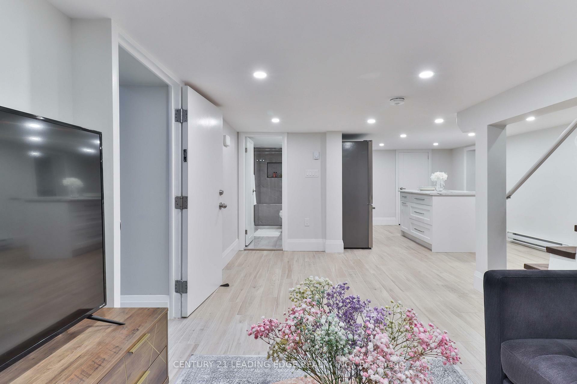 Photo de la propriété:  487 Eagle Street Unit D  ON L3Y 1K7 