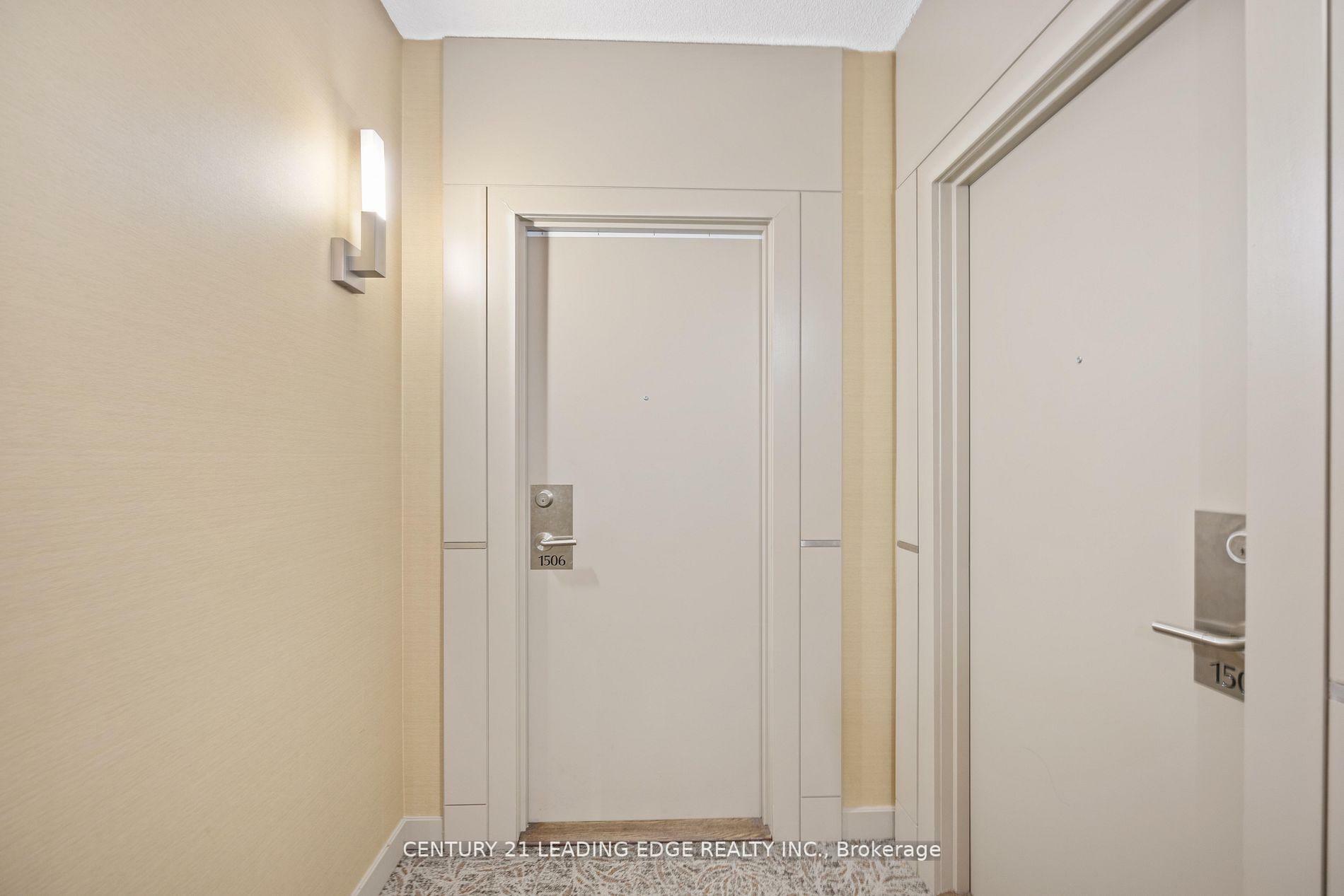 Property Photo:  330 Burnhamthorpe Road W 1506  ON L5B 0E1 