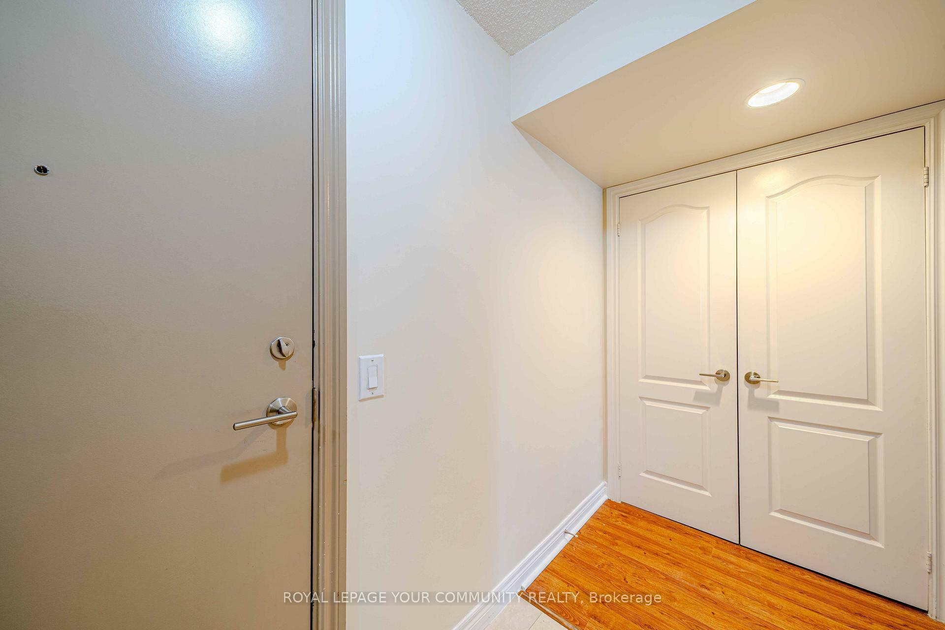 Property Photo: 70 Town Centre Court 705 ON M1P 4Y7