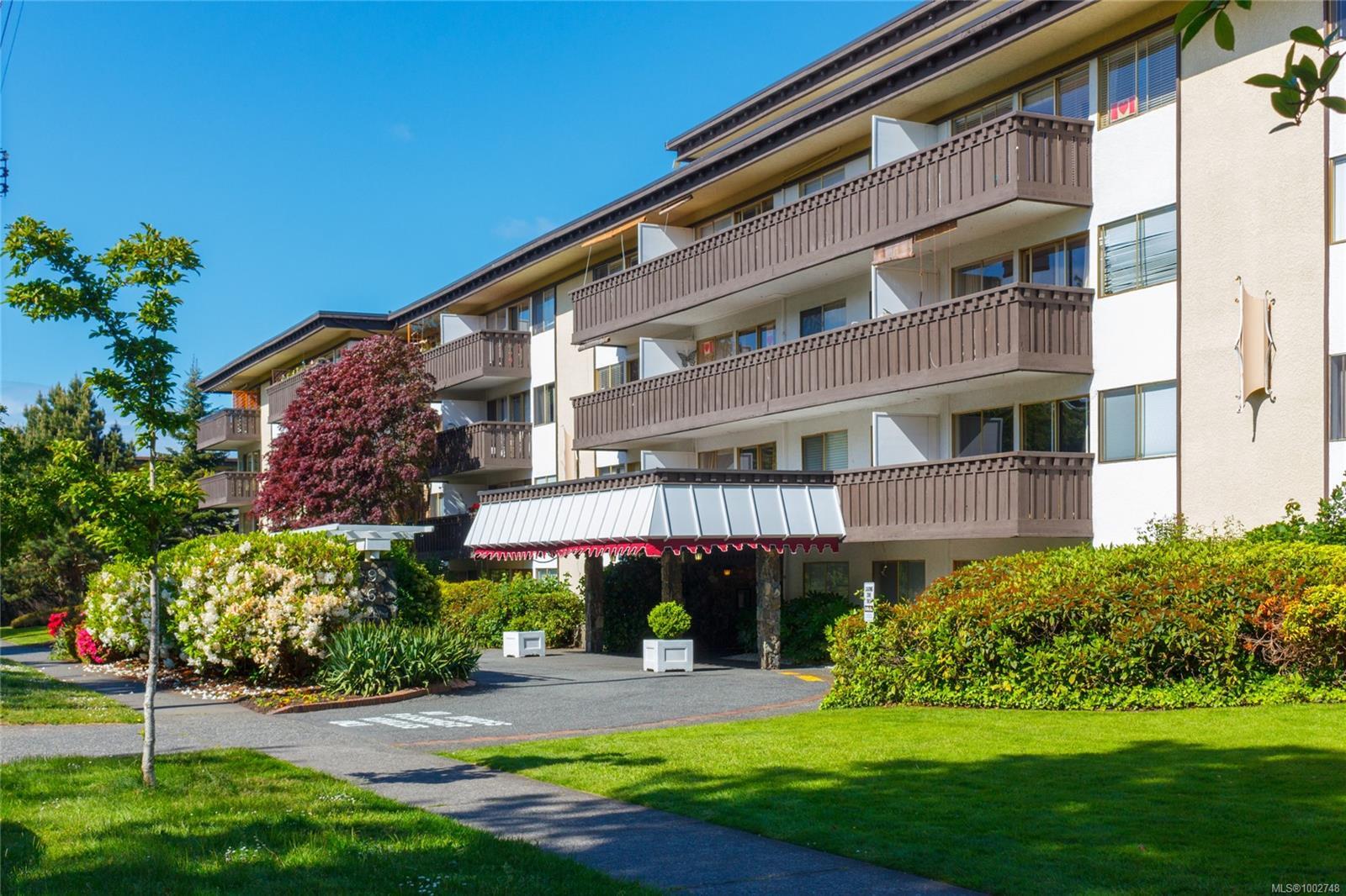 Property Photo: 964 Heywood Ave 118 BC V8V 2Y5